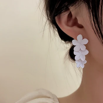 Нови Корейски обици-висулки с листенца от бяло цвете под формата на темпераментного дизайн, мода бижута за жени